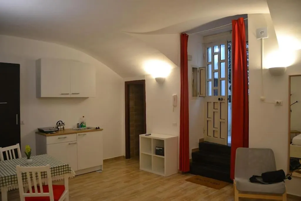 Alex Guest House. Naples Apartment