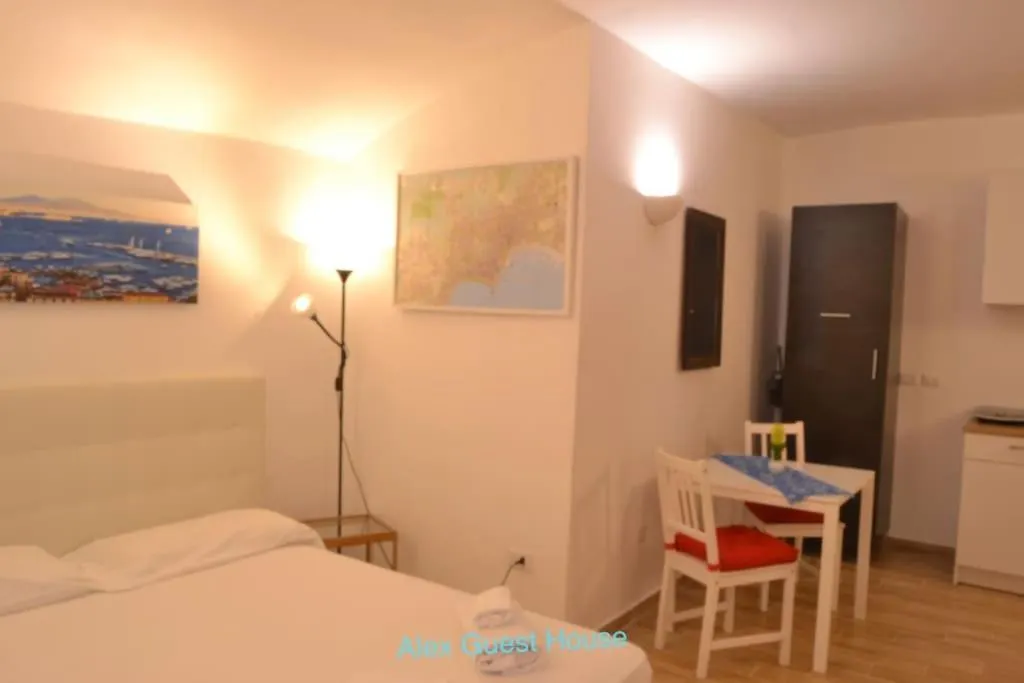 Alex Guest House. Naples