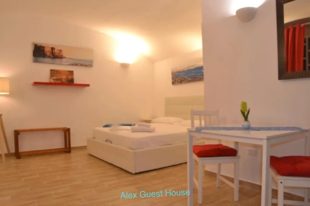 Alex Guest House. Naples