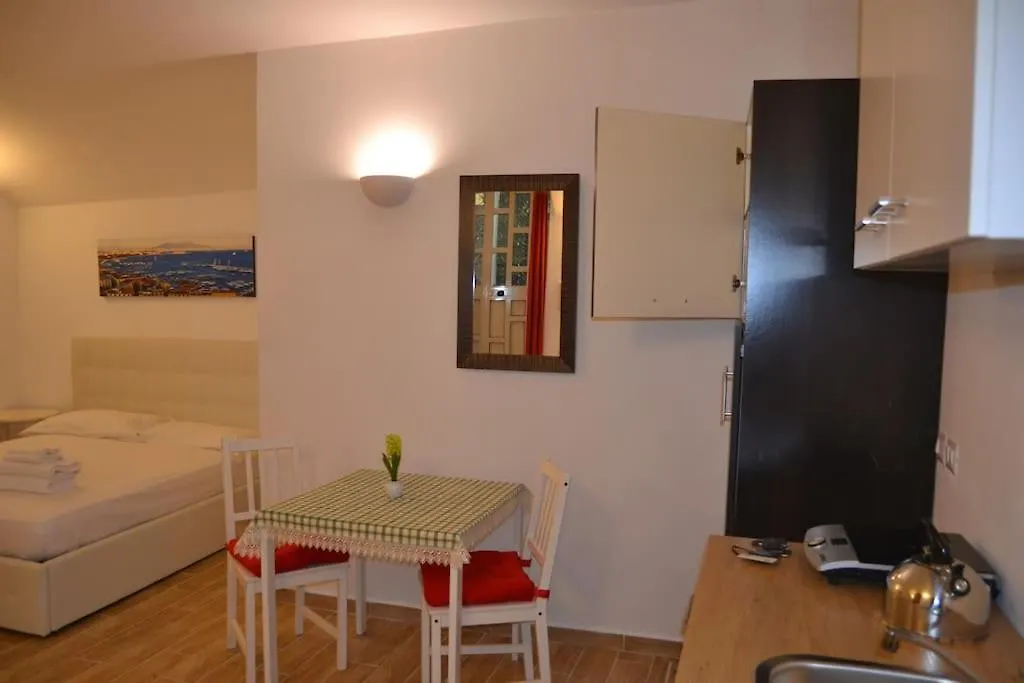Alex Guest House. Naples