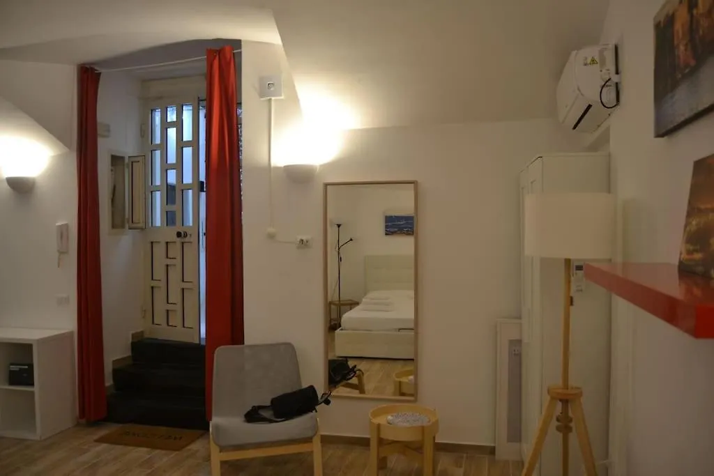 Apartment Alex Guest House. Naples Italy